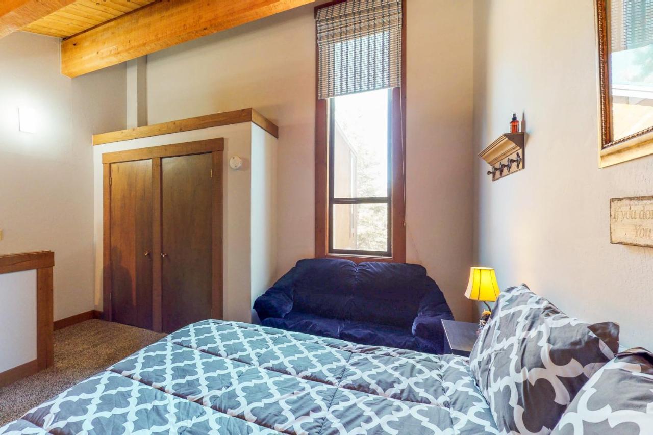 Starry Aspen Grove Hotel Truckee Exterior photo